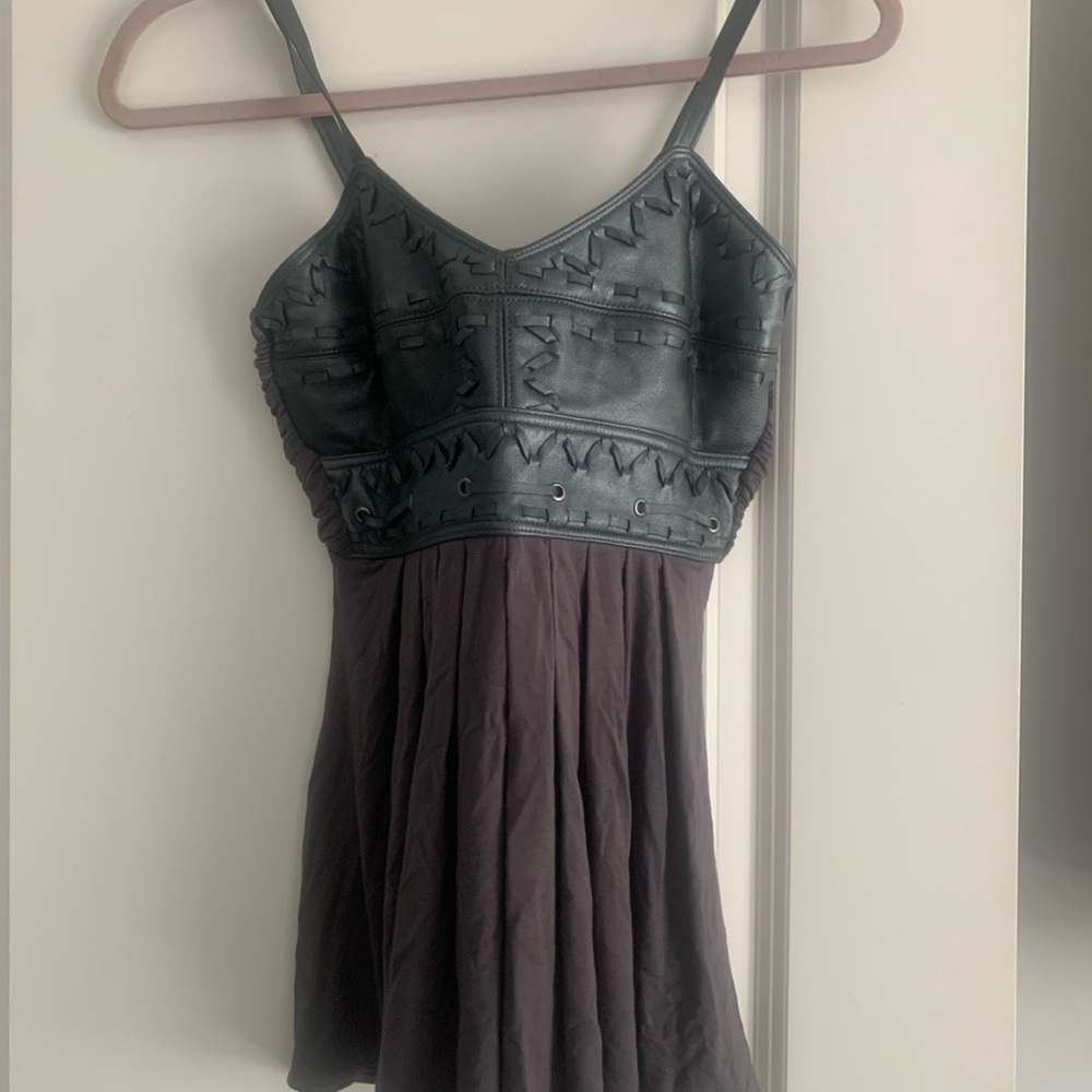Great sky top with leather